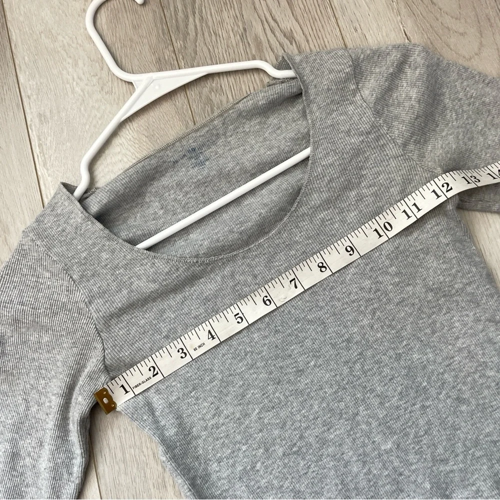 Brandy Melville Tshirt mckenna crop long sleeve womens Gray (one size) casual - Picture 5 of 5